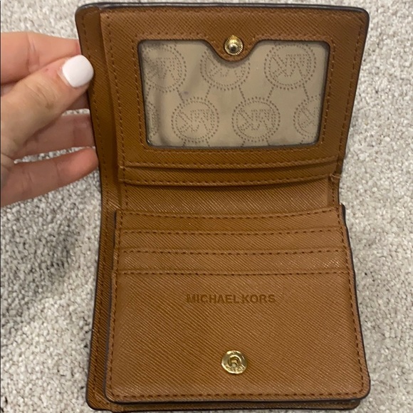 michael kors wallet - Picture 2 of 2